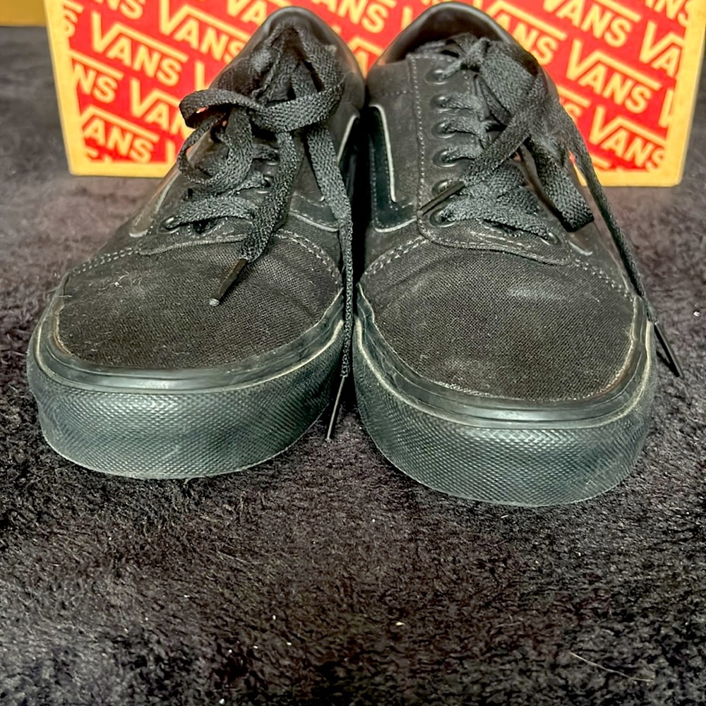 WOMEN’S TENNIS SHOES - Picture 2 of 12